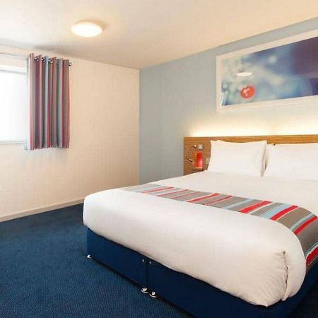 Travelodge London Ealing Exteriör bild