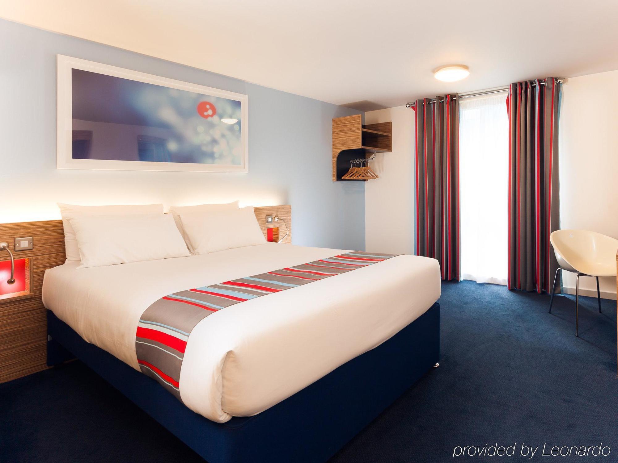 Travelodge London Ealing Exteriör bild