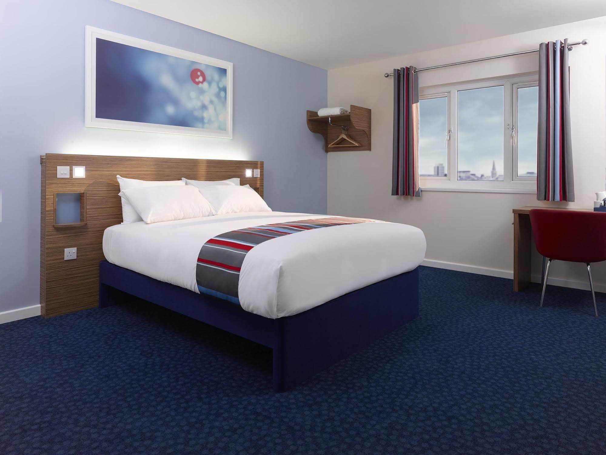 Travelodge London Ealing Exteriör bild
