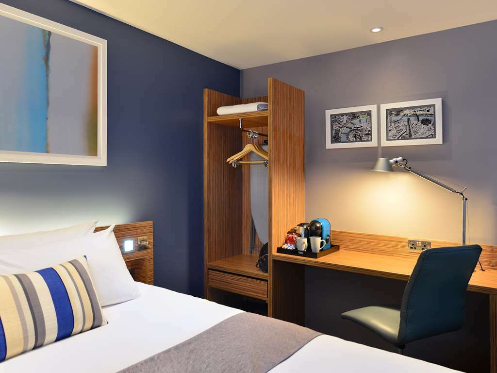 Travelodge London Ealing Rum bild