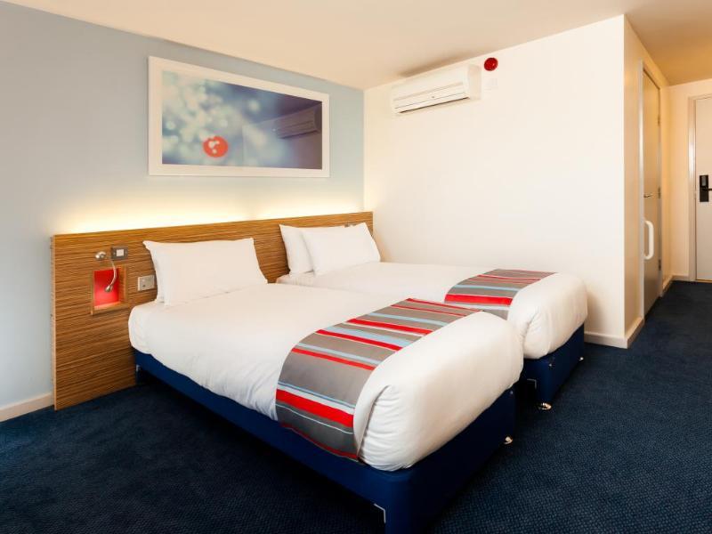 Travelodge London Ealing Exteriör bild